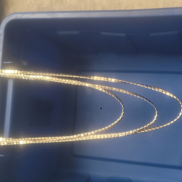 Jennifer Lopez tri strand necklace - Picture 2 of 8